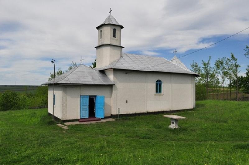Biserica - vedere exterioară